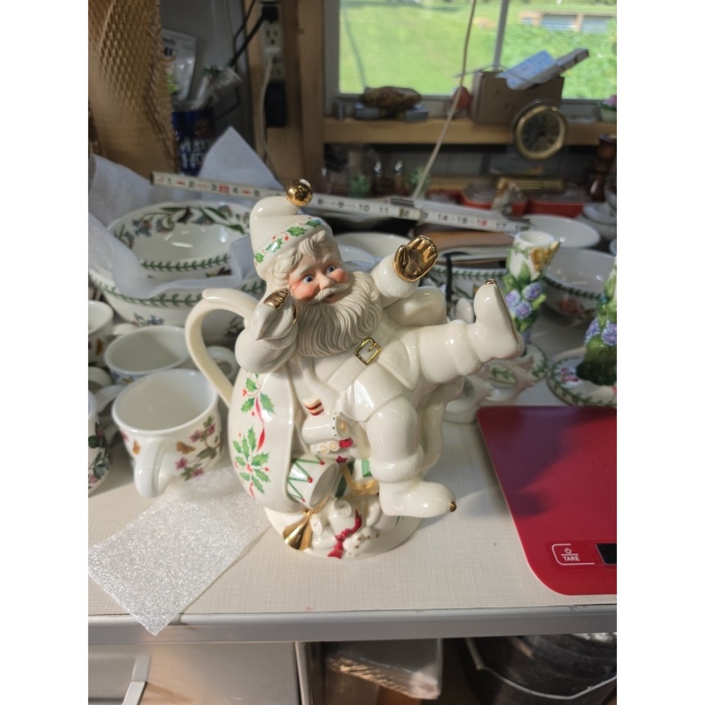 Lenox Holiday Santa Collection Teapot Ivory Porcelain Gold Trim 6047484